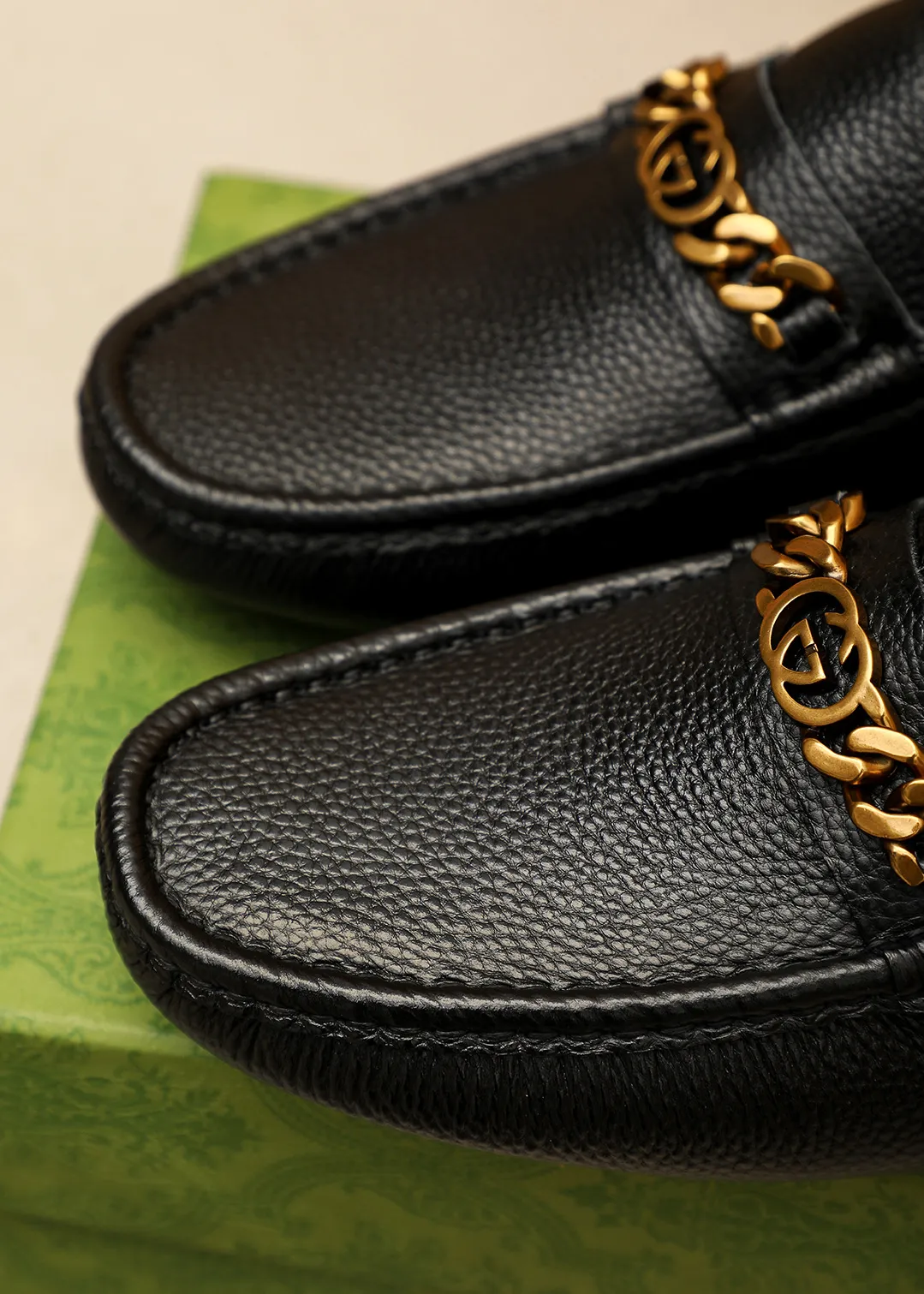 Men's shoes 💰420 💐 Product trademark: GUCCI "Gucci" Doudou shoes Regular size: 38-44 (45🉑️customized) Product materials: Selected imported first-layer pebbled cowhide leather upper + luxury hardware buckle, imported sheep 🐑 leather lining. Strong three-dimensional visual effect, original outsole color: 2 colors available